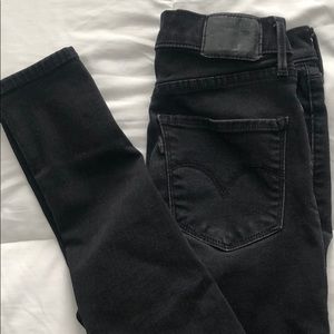 Black Levi’s skinny jeans